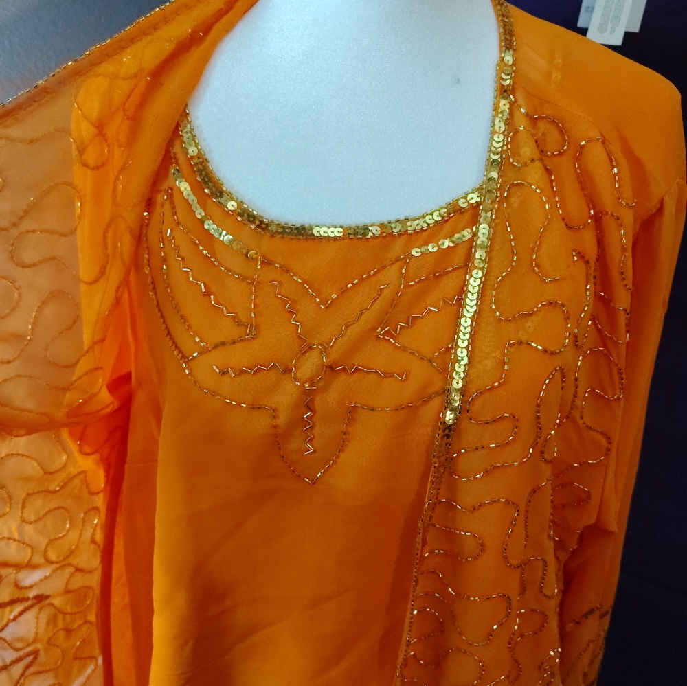 Ashro 3 Piece Set with Embellishments - Picture 10 of 11